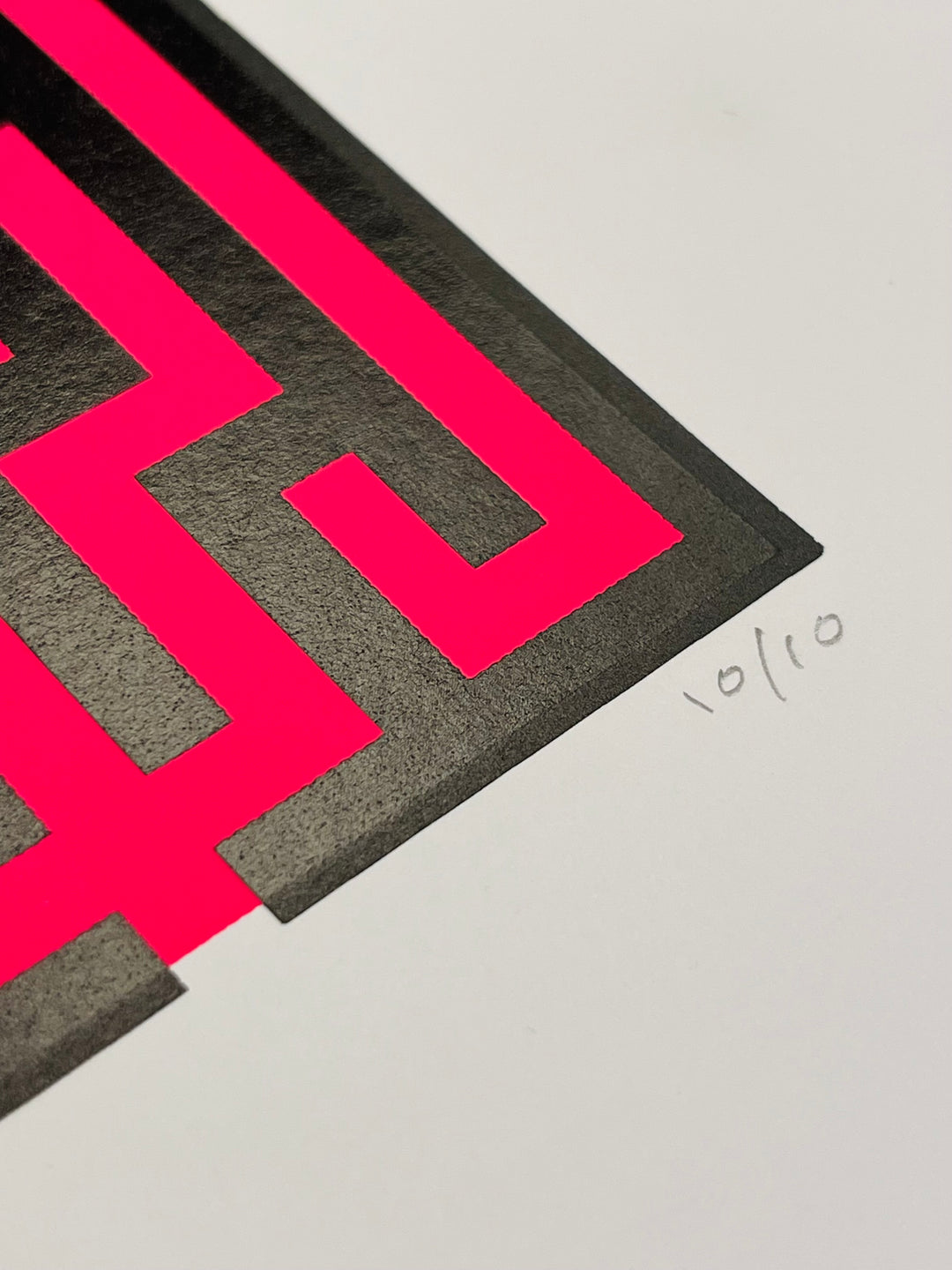 FiND YOUR WAY: FLUORO PiNK & BLACK