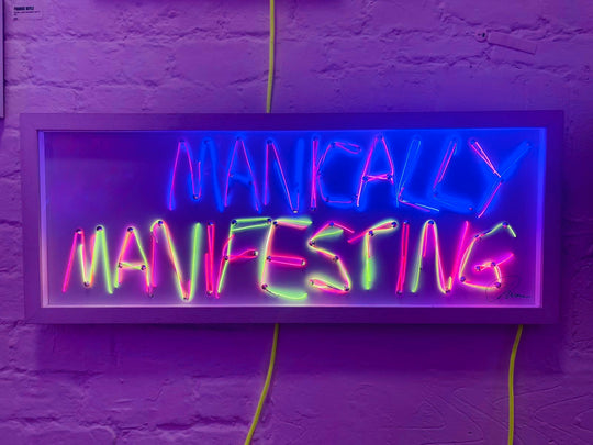 MANiCALLY MANiFESTiNG
