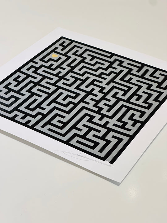 FiND YOUR WAY: BLACK AND GREY