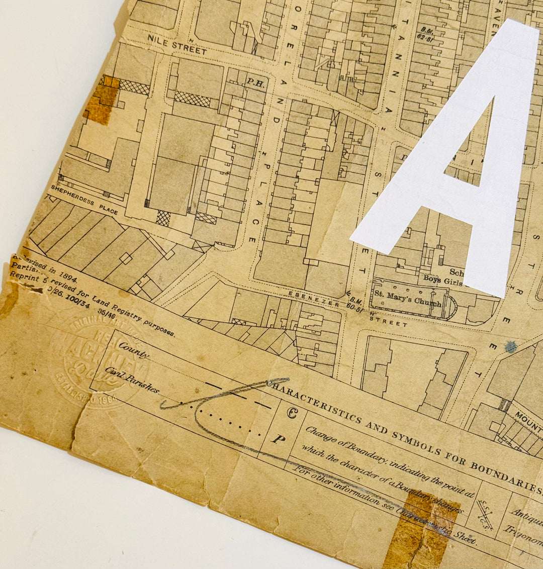 LONDON iS ALWAYS A GOOD iDEA WHiTE - LARGE ViNTAGE MAPS