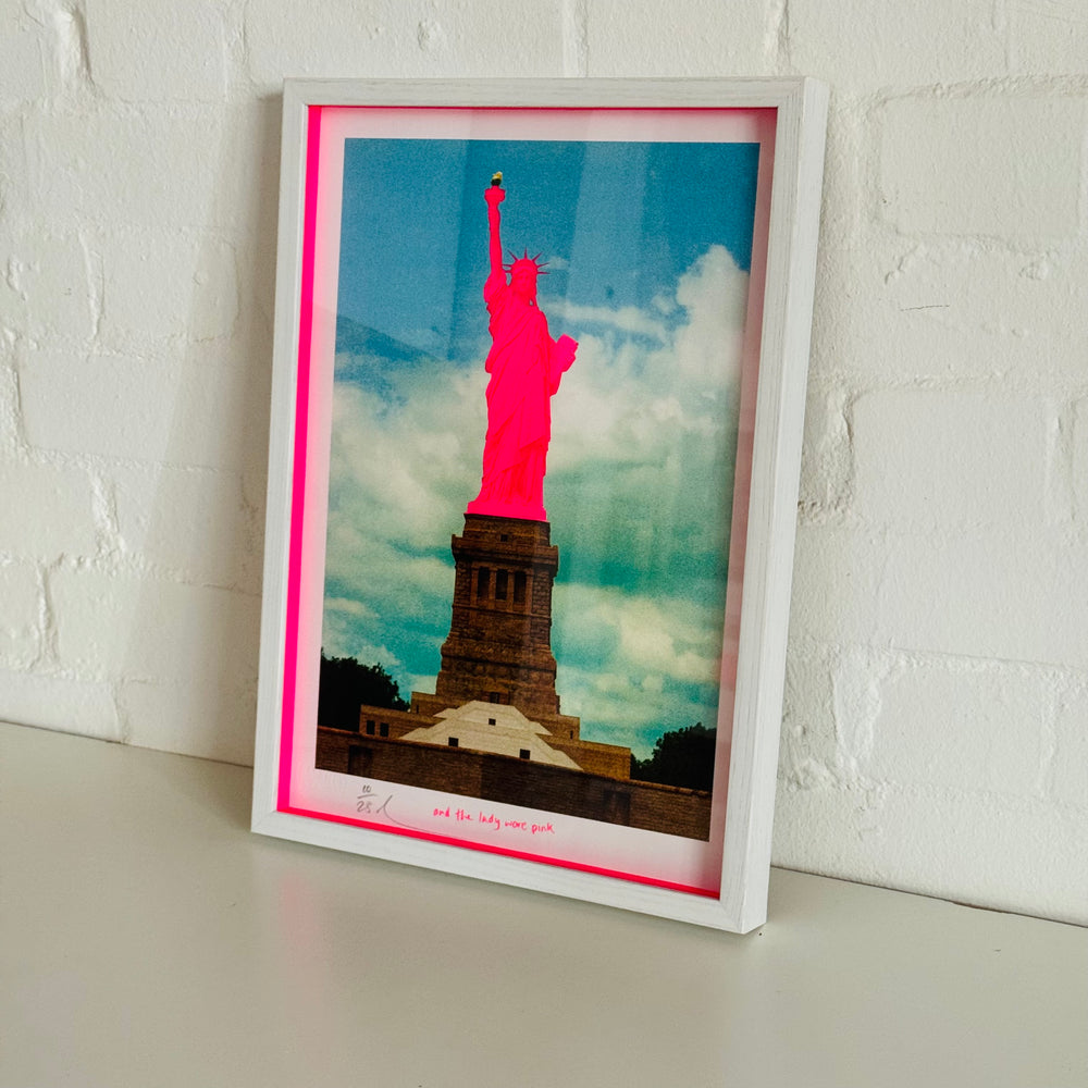 THE LADY WORE PiNK