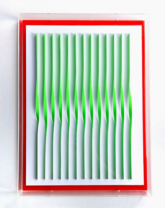 LiNES TWiSTED iN GREEN