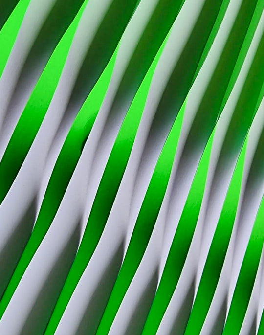 LiNES TWiSTED iN GREEN