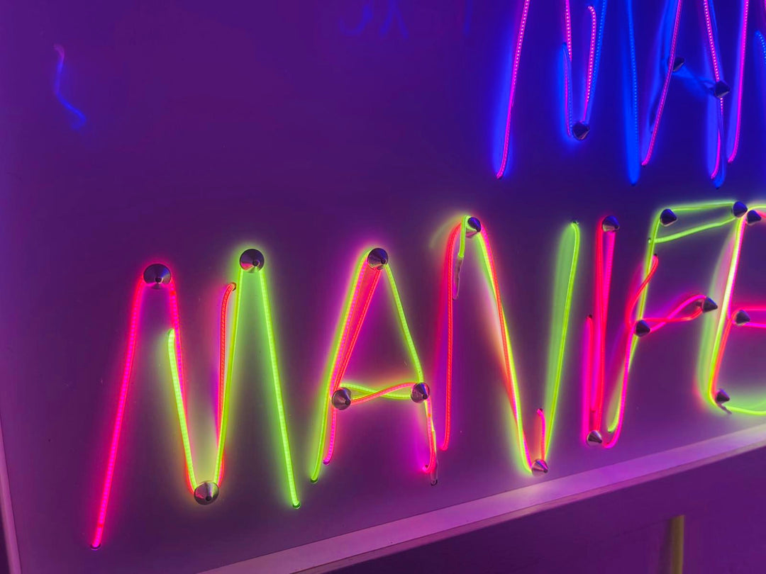 MANiCALLY MANiFESTiNG