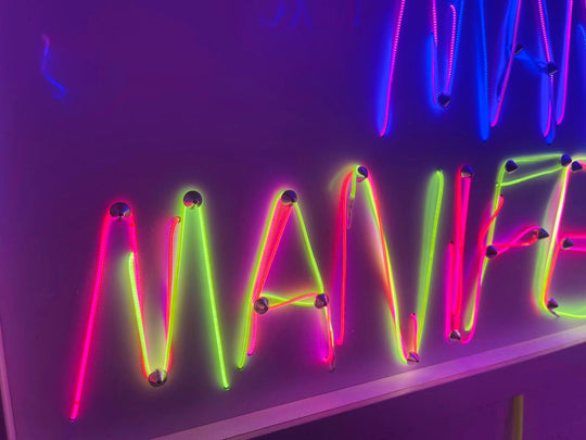 MANiCALLY MANiFESTiNG